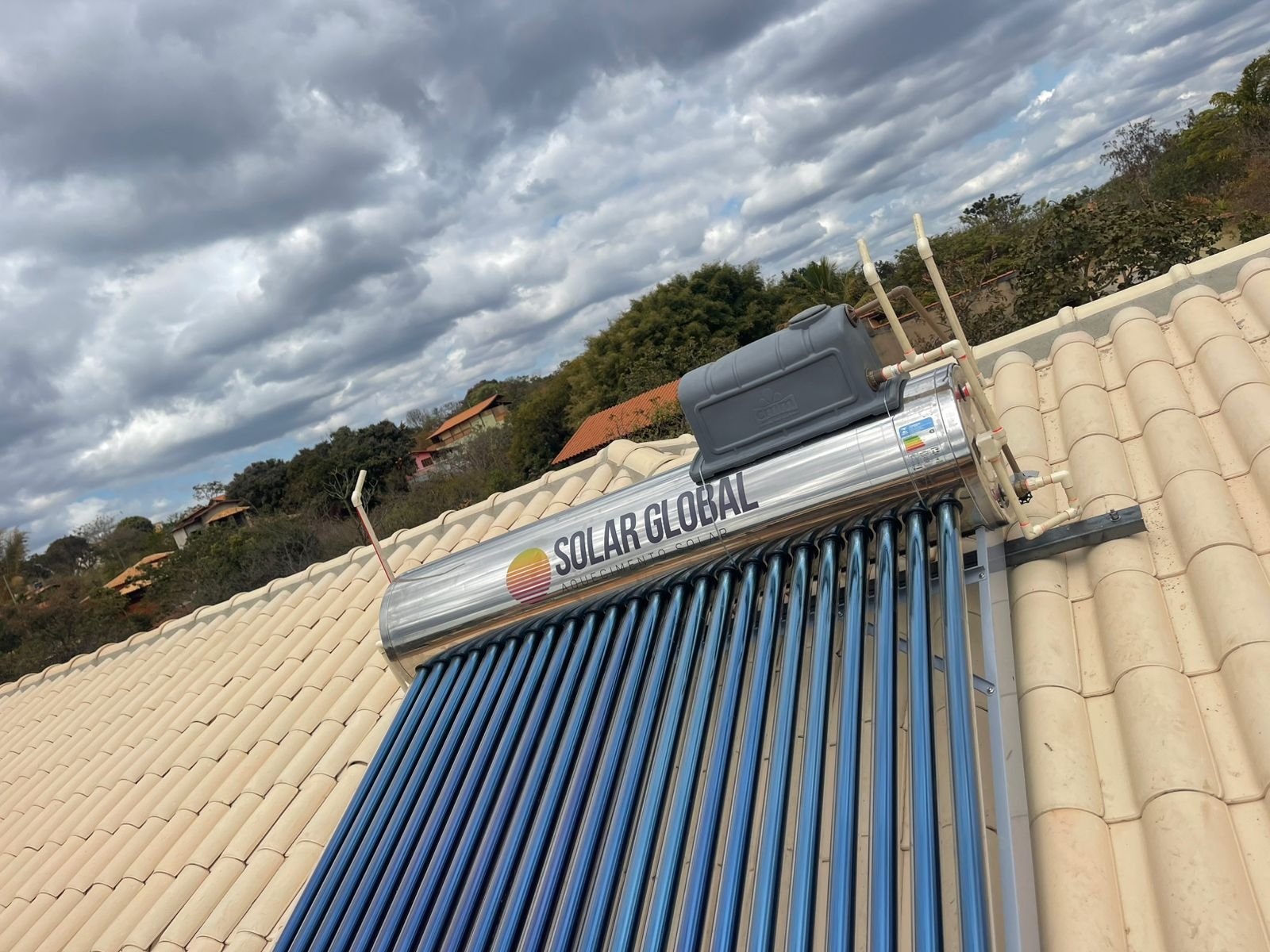 Aquecedor solar a vácuo