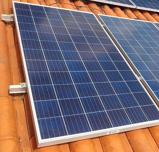 Detalhe dos módulos fotovoltaicos